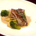 Saltimbocca alla romana mit Himbeersauce und[...]