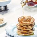 Pancakes mit Ahornsirup