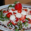 Spargelsalat mit frischen Erdbeeren und[...]