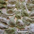 Handgemachte, grüne Ravioli mit[...]