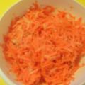 Möhrenrohkost mit Apfel und Pistazien