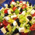 Bunter Salat mit griechischem Feta