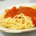 Spaghetti an Lachs-Tomaten-Sauce