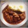 Stifado mit Rindfleisch