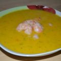Kürbis-Koriander-Suppe mit Garnelen