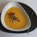 Karotten-Kokos-Ingwer-Suppe mit Sesamcrôutons