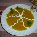 Kürbissuppe mit Schinkenwürfeln