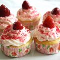 _Joghurt Cupcakes mit Erdbeerfüllung