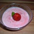 Buttermilch - Erdbeer -Creme mit Zitronenmelisse