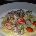 Spaghetti mit Hackbällchen in Tomatensahnesauce