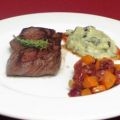 Straußenfilet mit Olivencreme und Kürbis-Chutney
