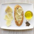 Manchego-Käse mit Olivenöl & Pfeffer