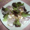 Marinierter Camenbert auf Salat