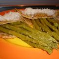 Crespelle mit grünem Spargel und Parmesan