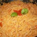 Spaghetti mit Krabben in pikanter Tomatensoße