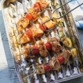 Putenspieße mit Tomaten und Oliven