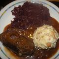 Rinderrouladen mit Semmelknödel und Rotkohl -[...]