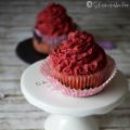 Blaubeer-Cupcakes mit Rote Grütze Topping