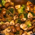 Champignons-Brokkoli-Thai-Currynudeln
