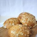 Sonntagsbrötchen mit Roggenschrot
