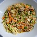 Zucchini-Spaghetti mit Gemüsebolognese (frei[...]