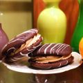 Whoopie Pies mit Erdnussbuttercreme Füllung