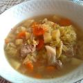 Gemüsesuppe mit Rindfleisch und Wirsing