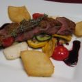 Rosa gebratener Lammrücken mit Kräuterkruste,[...]
