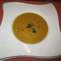 Kürbis-Kokos-Suppe mit roten Linsen