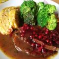 Rinderbraten in Preiselbeersauce und[...]