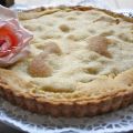 Apfelkuchen mit Zwetschken-und Rose