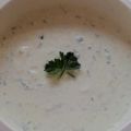 Joghurt-Gurken-Dip mit Gartenkräutern
