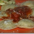 Ravioli mit Fleischfüllung und Sugo