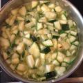 Zucchinicremesuppe mit Gorgonzola