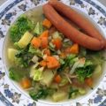 Gemüsesuppe mit Würstchen ...