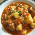 Kartoffelgulasch mit Wurst und weißen Bohnen-[...]