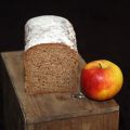 Bio-Roggen-Vollkornbrot mit Apfelmus / organic[...]