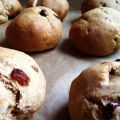 Fluffig-gesunde Vollkorn-Rosinenbrötchen, vegan