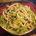 Wurstsalat mit Paprika und Zwiebeln