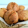Power-Brötchen mit Nüssen und Gojiibeeren, vegan