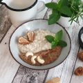 Porridge mit Dattel- Ananas- Kokostopping