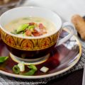 Kartoffelsuppe mit Speck und Frühlingszwiebeln