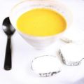 Kürbissuppe mit gerösteten Kürbiskernen und[...]