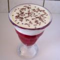 Dessert: Bananenschaum auf Beerenpüree