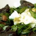 Salat mit grünem Spargel und Geflügelleber