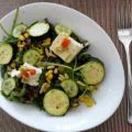 Salat mit Hirtenkäse und Zucchini