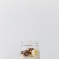 Overnight Oats mit Bananen und Schokogranola