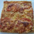 Pizza mit Hackfleisch und Tomaten