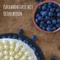 Kardamontorte mit Heidelbeeren und das Buch[...]