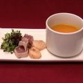 Kürbis-Ingwer-Suppe mit Tunfischfilet und[...]